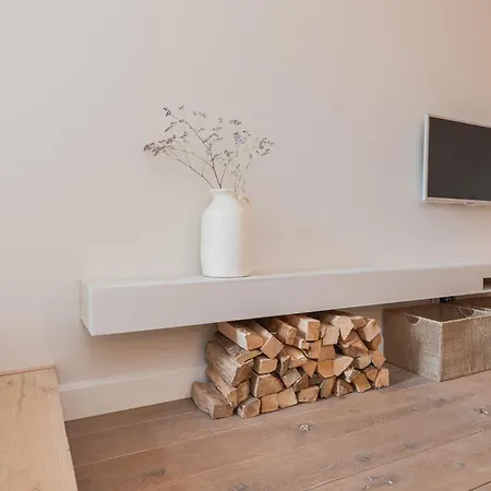 לינה וארוחת בוקר Chez Lindy Country