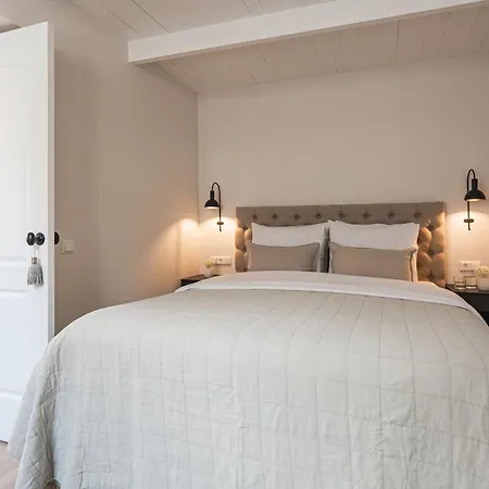 Chez Lindy Country לינה וארוחת בוקר 3*