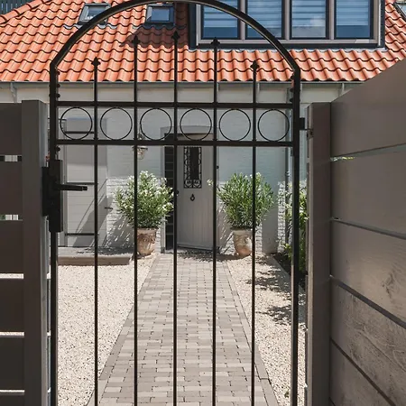 לינה וארוחת בוקר Chez Lindy Country